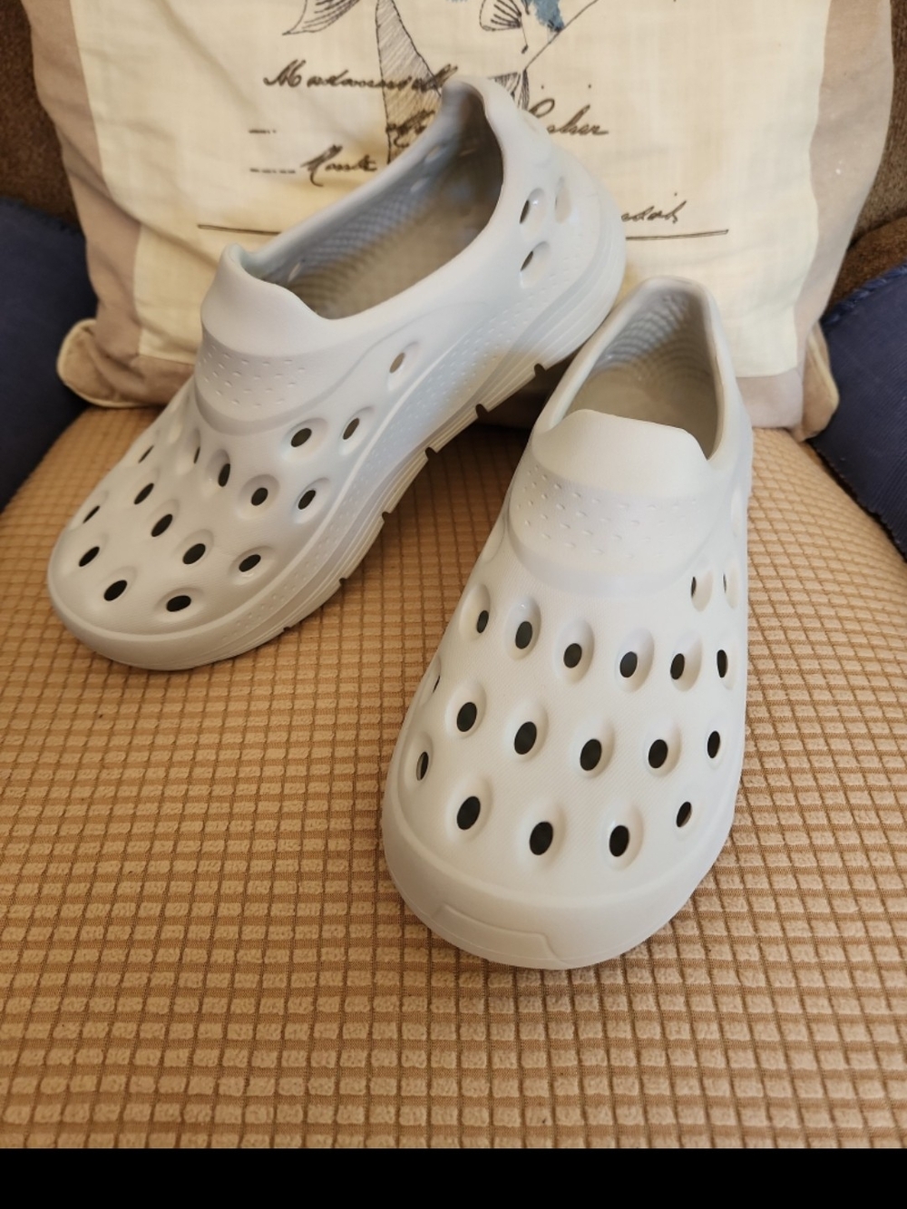 Skechers Go Foam Sneakers SIZE 9